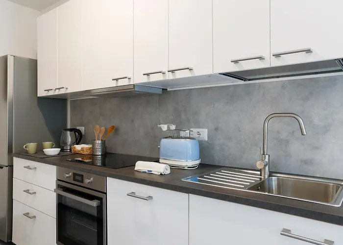 Apartamento Eugenia - Iris Carate Urio